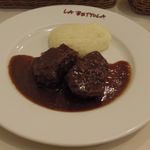 ラ・ベットラ・ダ・オチアイ - 牛ほほ肉の赤ワイン煮込み