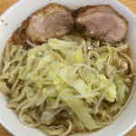 ラーメン二郎 - ラーメン 700円　麺半分・ヤサイ少なめ・ニンニク