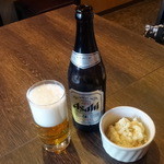 仙川洋しょく屋 - 瓶ビール600円と無料のお通し