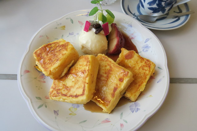 カフェ・ド・ティー・エリー>