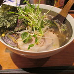 アンチエイジングレストラン 薬膳ラーメンドラゴン - プラチナドラゴン　800円