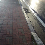 麺屋 八感 - 第二駐車場への入口。