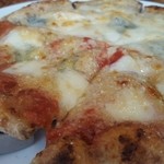 ピッツェリア パーレンテッシ - マルゲリータ＆チーズピッツァ