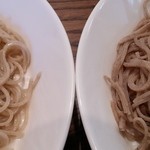 休日や - もりそばの白と黒