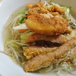 七福家 - 排骨麺（豚ロースのかわり揚げ麺