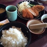 阪奈カントリークラブレストラン - トンカツ定食、なかなかボリュームがあって旨し！