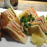 ローストチキンクラブハウス+カフェオレ