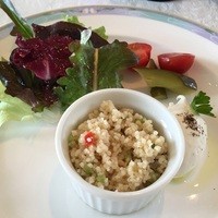アクア オリビン - クスクスのサラダ　赤ワインビネガーとミント風味　フロマージュブラン添え
