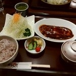 Katsusen - デミソースかつ定食
                        