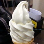 湯の丸おこびれ処 - 長門牧場ソフトクリーム360円