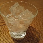 鹿教湯 三水館 - 米焼酎の佐久乃花のロック
      