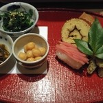 鹿教湯 三水館 - 八寸　ナズナのおひたし 松前漬 ひよこ豆 大根のソテー 春巻 伊達巻 紅芯大根の鮨 ふきのとうの天ぷら
      
      