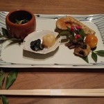 鹿教湯 三水館 - 八寸　冬菜のおひたし くらかけ豆 白インゲン豆のきんとん 里芋田楽 ほし芋の天ぷら 鮎煮 金柑
      