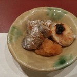 季節料理 成 - 太刀魚のゴボウ巻きと
      河豚の白子
      