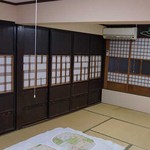 あぶい旅館 - 二間続きの部屋で雑魚寝