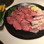 Yakiniku Kouran - 上タンと若鶏。