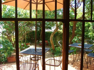 イル・リフージョ・ハヤマ - 格子窓から眺めるお庭