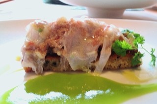 チンギアーレ - テスティーナディマイアーレのブルスケッタ仕立て　うすい豌豆のソース
