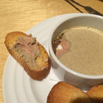 スペイン食堂 Estoy lleno - 鶏白レバーのカナッペ 700円税別