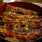 魚栄 - 鰻重（中串）。焼きの艶といい、鰻の香りといい、タレとご飯とのバランスといい絶品です。