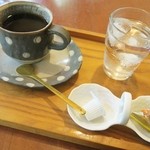 アトリエ＆喫茶　ごつぼ - ドリンク写真:陶芸作家の器でコーヒー