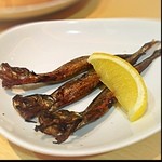 うろこ屋 - カペリン燻製☆
      
      燻製だから旨味アップ！旨し♡٩(๑>؂<๑)۶