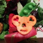 神保町 傳 - （2016/4  訪問）定番のサラダにコアラがいたよー！