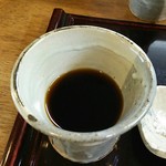 蕎麦切り　こばやし - 辛めのつゆ。適度なダシの旨みと、甘さも両立しています。