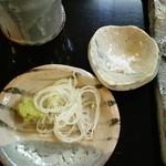 蕎麦切り　こばやし - 薬味はネギと本山葵。あとは粗塩。