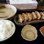 翼餃子 - 坦々刀削麺（600円）・焼餃子（250円）・ライス（100円）