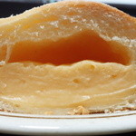 ブーランジェリー miki - クッキー生地のクリームパン(断面)