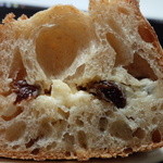 ブーランジェリー miki - ラムレーズンのクリームサンド(断面)