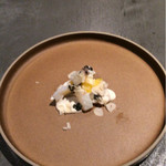 フロリレージュ - カシューナッツ添えアオリイカ
      もも キャビア