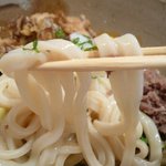 踊るうどん - うどん食べる