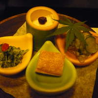 韻松亭 - まずは4品の先付け、このほかに茶碗蒸しも供されます