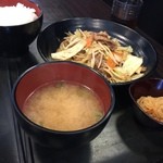 甲南パーキングエリア（上り線） - 野菜炒め定食〜味噌味で美味しいですっ