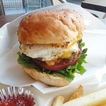 GRILL BURGER ＆ ROAST CHICKEN SASA - チーズバーガー ＋ フライドエッグ① 1,020円+100円