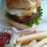 GRILL BURGER ＆ ROAST CHICKEN SASA - チーズバーガー ＋ フライドエッグ② 1,020円+100円