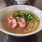 マイラーメンキッチン - マイラーメンセット。これは塩だれ、鶏白湯スープと和風スープ、鶏油とねぎ油、玉子麺。チャーシューとねぎは自宅で追加。いまどき流行りのラーメソっぽい雰囲気になった。イイね！