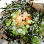 愛南 市場食堂 - 生卵が乗ってます。