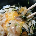 愛南 市場食堂 - ざっくり混ぜます