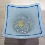 晩杯屋 - まずはトロッとした食感の生しらす150円をペロリ。