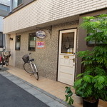 カフェ・コイズミ - 商店街のすぐ脇なのに静かなたたずまい