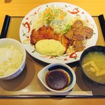 Yayoi Ken - 厚切りカルビ焼肉とチキン南蛮の定食。1080円