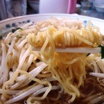 光福亭 - 麺はこんな感じ　細縮れ麺