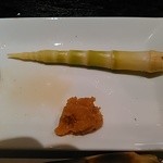 割烹 半兵衛 - 焼き筍（根曲がり竹）
      皮をむいて、味噌をつけて食べます。