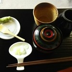 Sobaya Nisou - 【料理】薬味、一品料理（お椀）、蕎麦つゆ