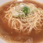 自家製麺 伊藤 - 若干あっさりしていますが、やっぱりガツンとしています