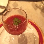 ラシェット M - アミューズはイチゴとウドのガスパチョ