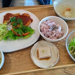 カフェ ソラノキ - 豚ヒレ肉のミラノ風カツレツ・ほうれん草のショートパスタ添え（1,100円）